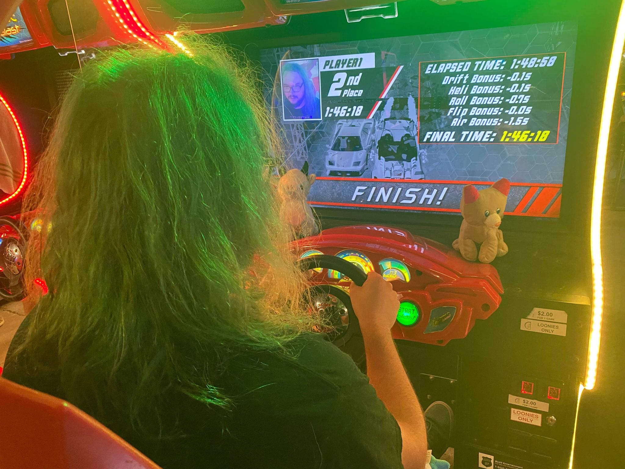 A man with green hair plays a modern driving game, Photo 14